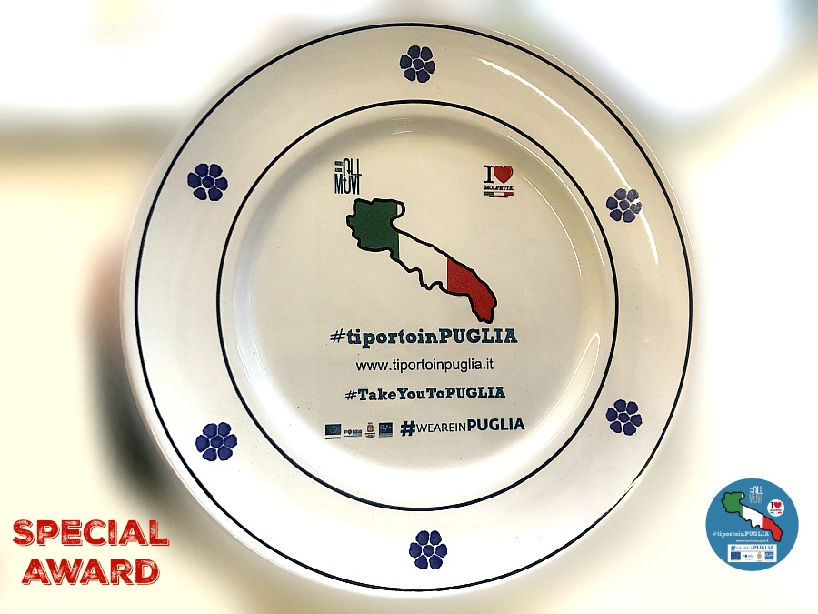 Realizzati in Puglia, dipinti a mano, i piatti in ceramica con lo slogan #tiportoinPUGLIA